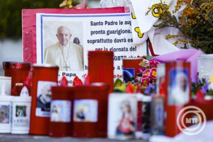 Ferenc pápa vasárnap elhagyja a kórházat, és visszatér a Vatikánba