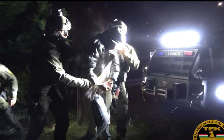 Bekábszerezve lövöldözött Balatonszepezden