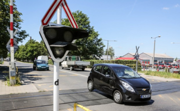 Nagyszabású ellenőrzést tart a MÁV és a rendőrség a vasúti átjárókban