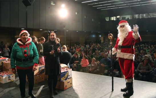 Ezer gyermeknek vitt ajándékot a Szeretet Mikulás