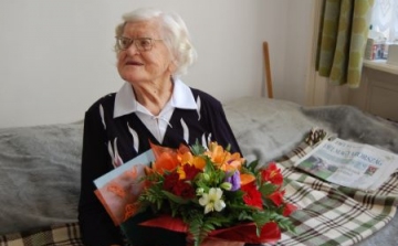 Olasz Lajosné Eszter 90 éves 
