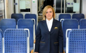 Modern uniformisok a MÁV-nál – Száz vasutas teszteli az új egyenruhákat május közepéig.