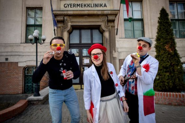 Jószolgálati-díjra jelölték a szegedi Mosolykommandó Alapítvány bohócdoktorait.