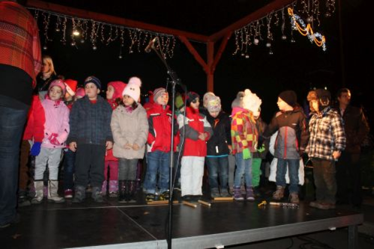 Meggyújtották az adventi koszorú második gyertyáját