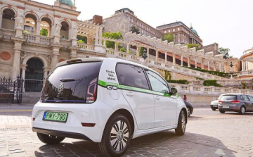 Tíz százalékos kedvezmény elektromos autót bérlő vasúti bérleteseknek