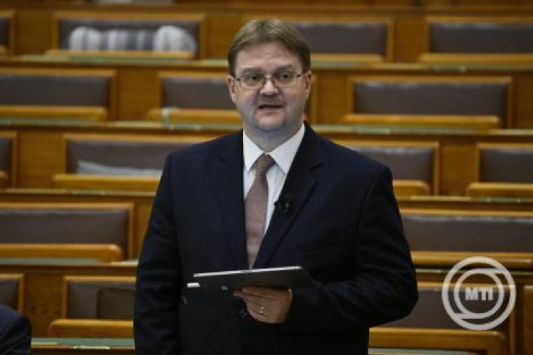 Kegyelmi ügy - Répássy Róbert: szabályos, de nem szokásos eljárásban történt a miniszteri ellenjegyzés
