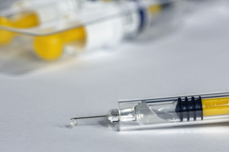 Putyin akkor oltatja be magát, amikor a vakcinát az ő korosztályának is javasolják