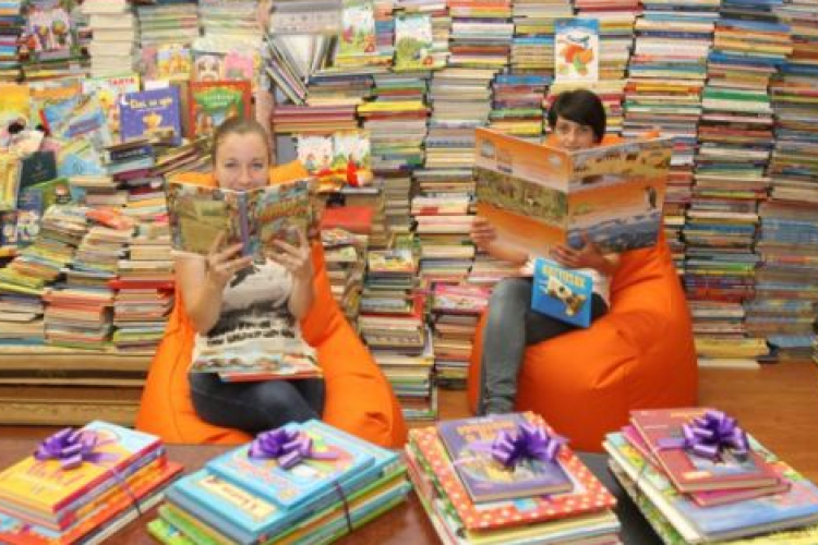 Ötezer mesekönyv jut gyermekkórházakba a Mesedoktoroktól