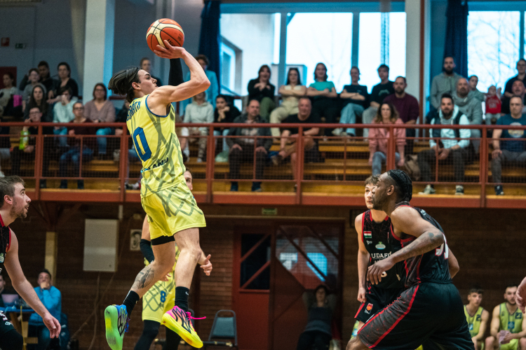 Hatalmas hangulatú meccsel zárta az alapszakaszt a Kosársuli