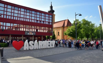 Vásárhelyi flashmob a magyar népviselet napján