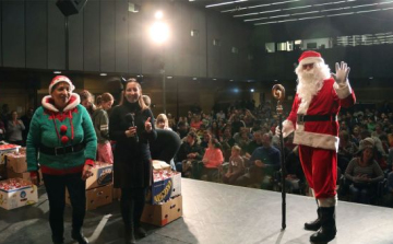 Ezer gyermeknek vitt ajándékot a Szeretet Mikulás