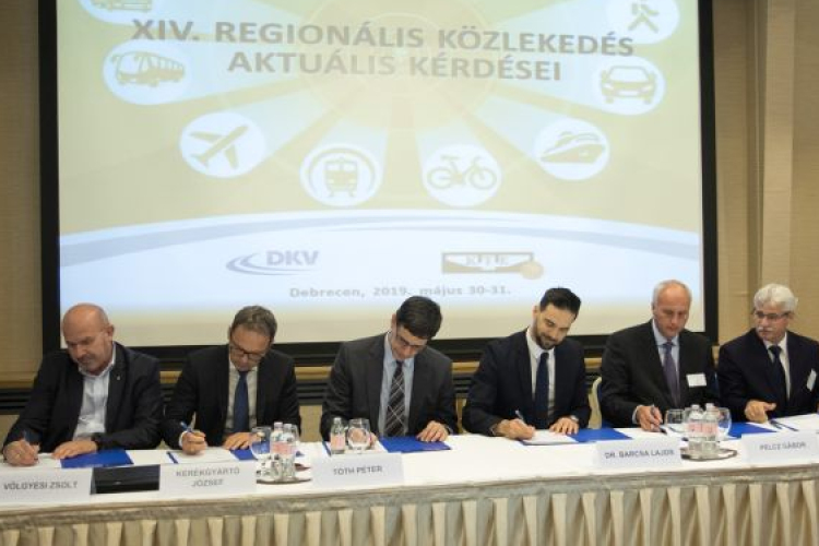 Hatoldalú együttműködés Debrecen térségének közösségi közlekedésfejlesztése érdekében