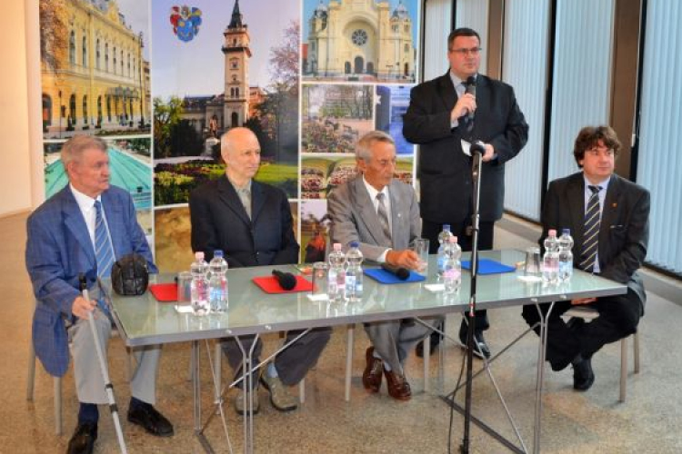 Pódiumbeszélgetés a forradalom szikrájáról az Emlékpontban