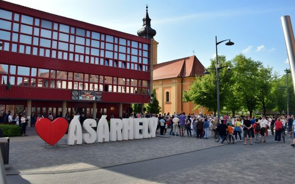 Vásárhelyi flashmob a magyar népviselet napján