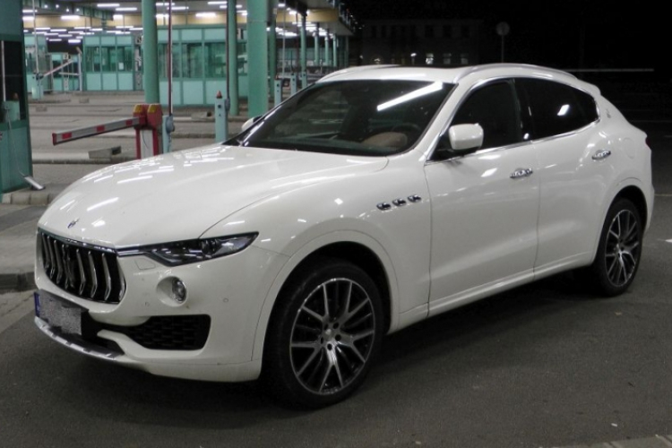 Körözött luxusautók Röszkén