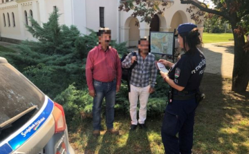 Két illegális migránst tartóztattak fel Kiszombornál