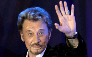 Hatalmas tömeg búcsúztatta Párizsban Johnny Hallyday rocksztárt