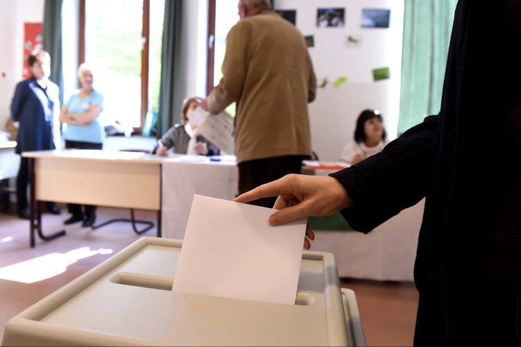 13 órakor 42,32 százalékos a részvételi arány