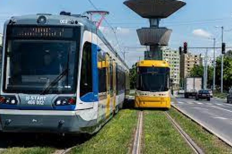 Szombattól néhány vonalon változik a vonatok és a buszok menetrendje