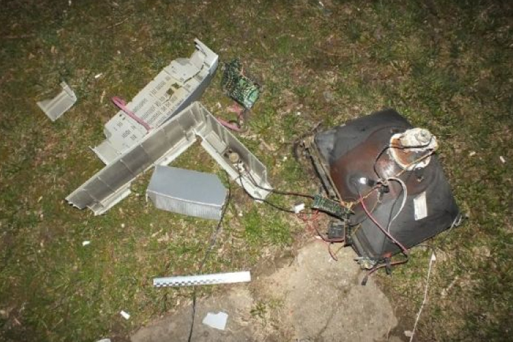 Húsvéti idill: kidobta tévéjét a hetedikről