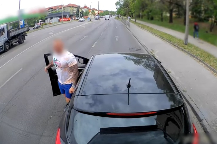 Büntetőfékezett, balesetet okozott – VIDEÓ