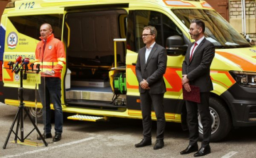 Élelmiszercsomagot és hűtőszekrényeket ajánlott fel a MÁV-START az Országos Mentőszolgálatnak