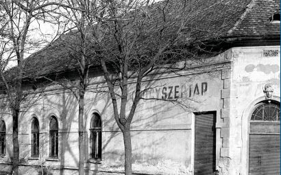 Lebontva, átalakítva, megőrizve. Vásárhelyi épülettörténetek a Tornyai János Múzeumban